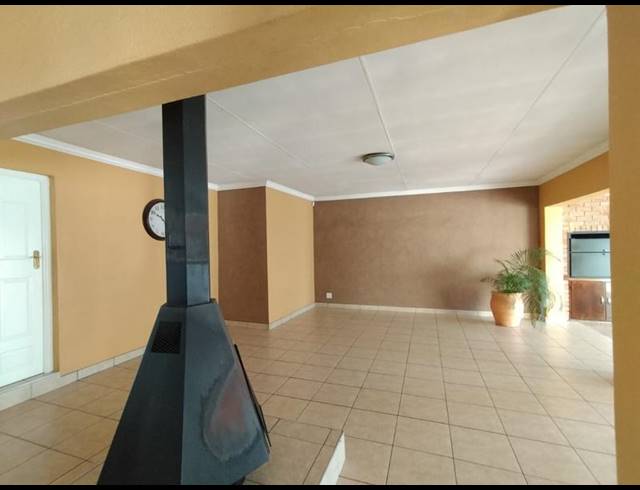 3 BEDROOM PROPERTY TO RENT IN GLEN MARAIS